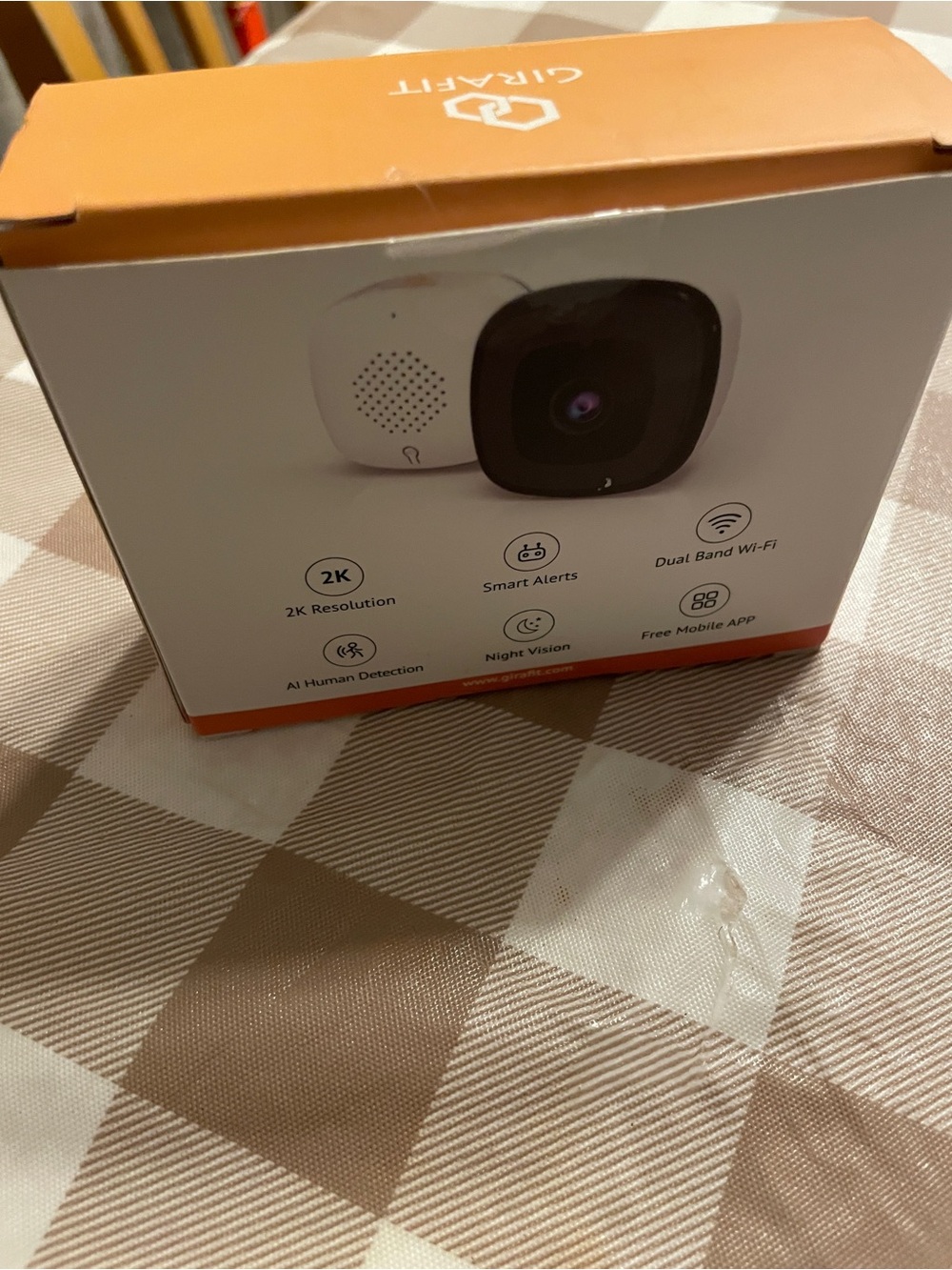 GIRAFIT 2K Wireless Security Camera - White/Black